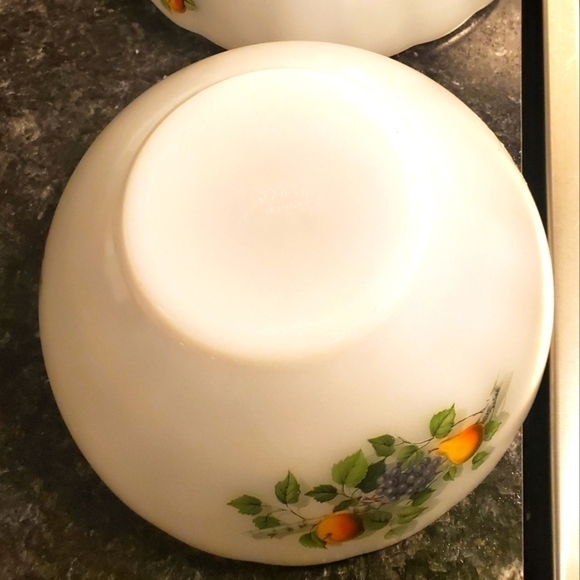 ⭐ARCOPAL "FRUITS de FRANCE" 2 WHITE MILK GLASS SCALLOPED BOWLS 1970s VINTAGE - Picture 10 of 15